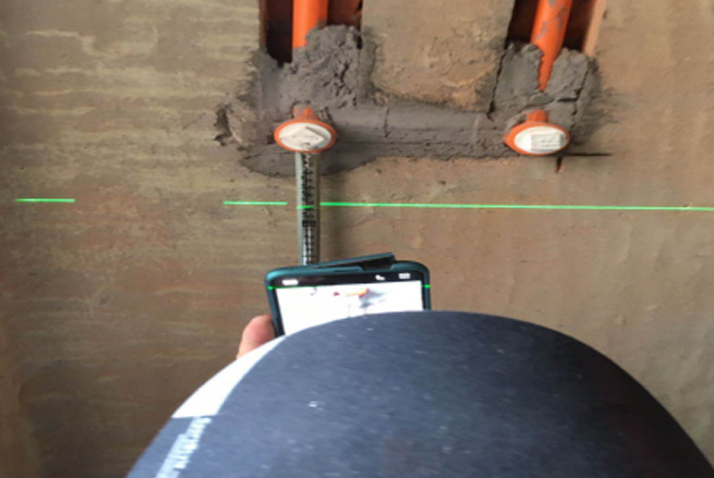 ���U����