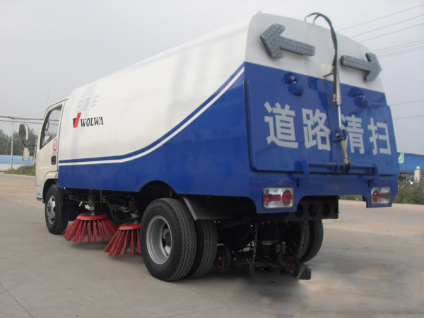 東風(fēng)天錦豪華版掃路車(chē)